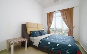 Lovely 2Br Majestic Condo 6 Pax Pool View
